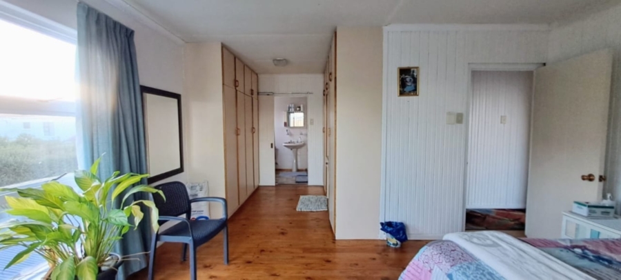 4 Bedroom Property for Sale in Sandbaai Western Cape